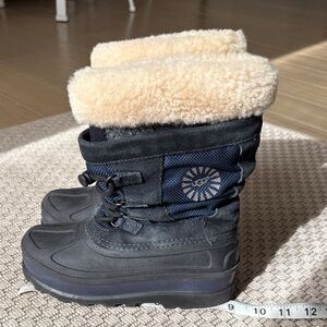 UGG Kids Winter Boots black/blue size 1